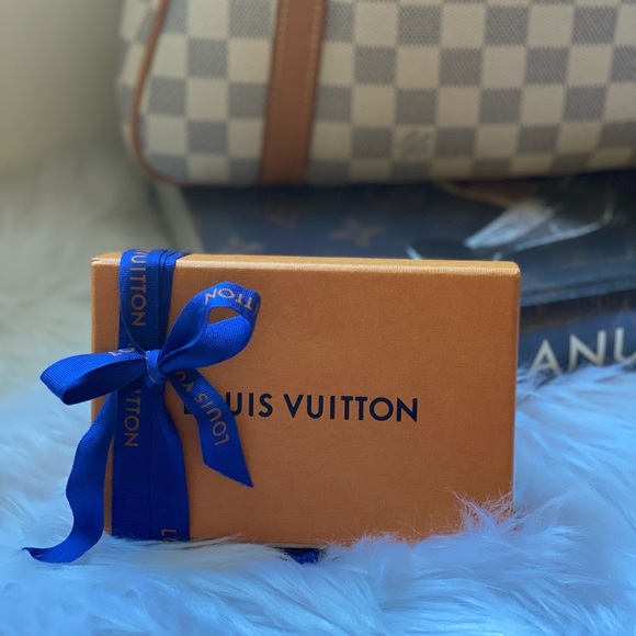 Louis Vuitton 2ml perfume - 3 included - Picture 2 of 4